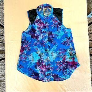Eyeshadow medium sides tank top blouse.